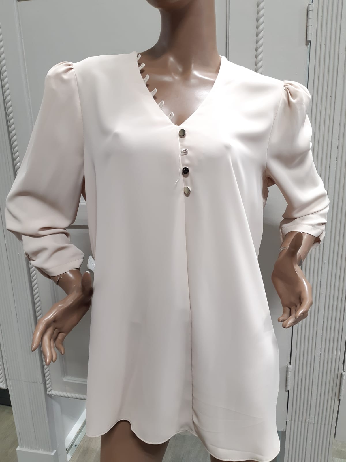 Chic V-Neck Ruched Sleeve
